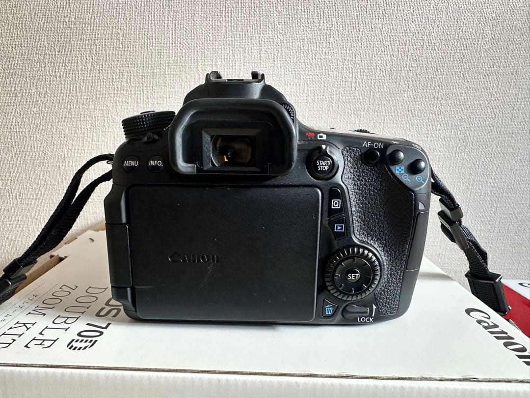 Canon EOS 70D ダブルズームキット