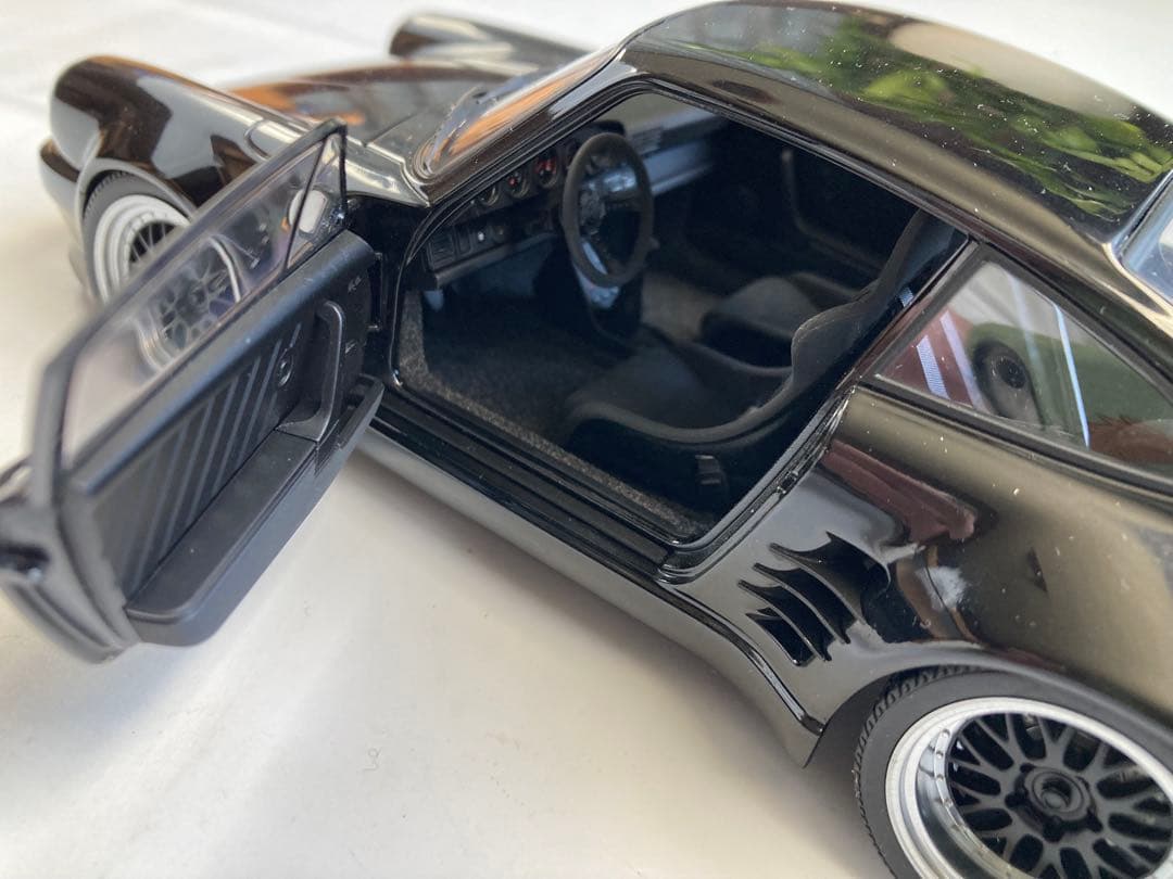 AUTOart 1/18 ポルシェ 911 （930）ターボ 湾岸ミッドナイト