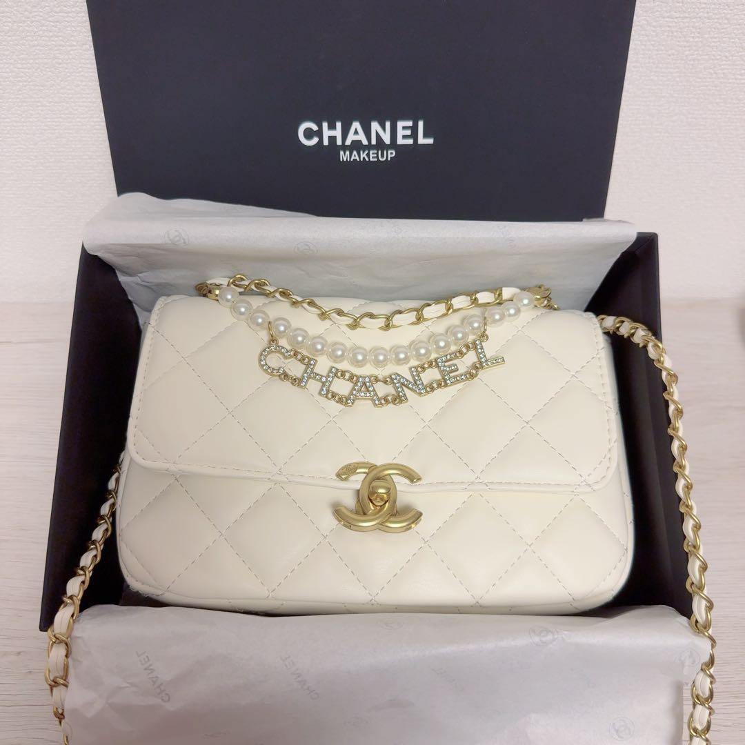 CHANEL キルティングショルダーバッグ パールチェーン ロゴ ノベルティ