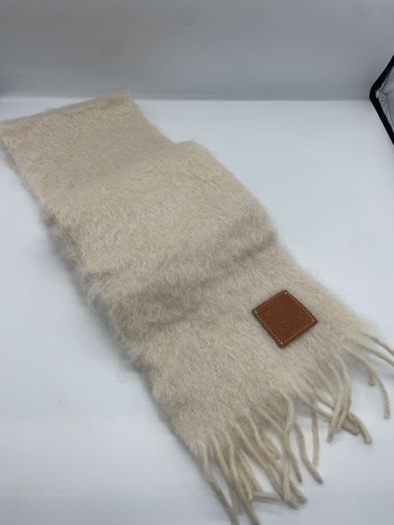 LOEWE アイボリー モヘアマフラー（ショッパー付き）