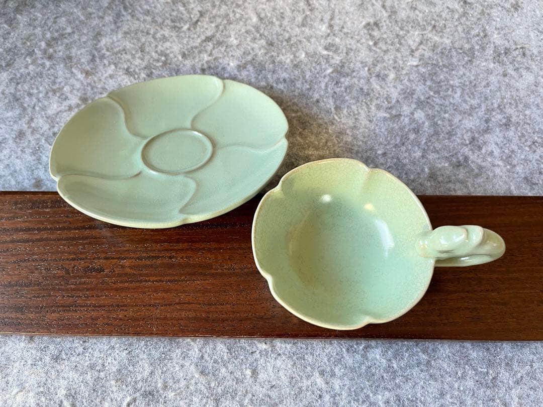 龍泉窯青磁　「龍形茶碗・置皿」セット　希少　美術品