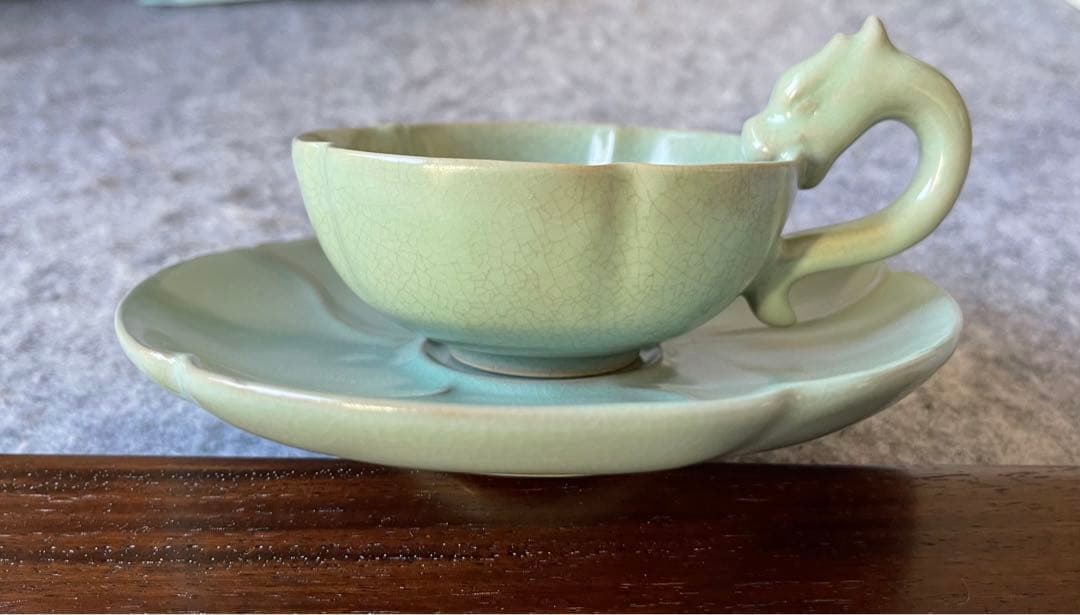 龍泉窯青磁　「龍形茶碗・置皿」セット　希少　美術品