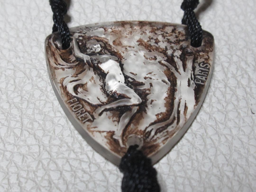 美品1924年作定価22万◆ネ・ラリック『FIORET』ペンダント 黒パチネ彩色