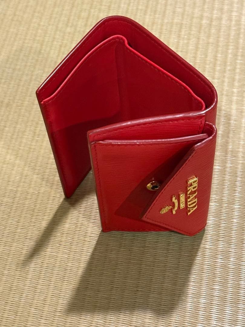 つ*つ様 PRADA エンベロープ 三つ折り財布 レッド　美品