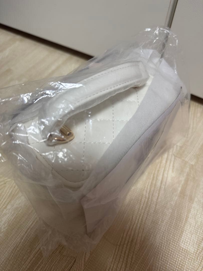 Darich キルティングスクエアミニバッグ WHT ゴールドパーツ