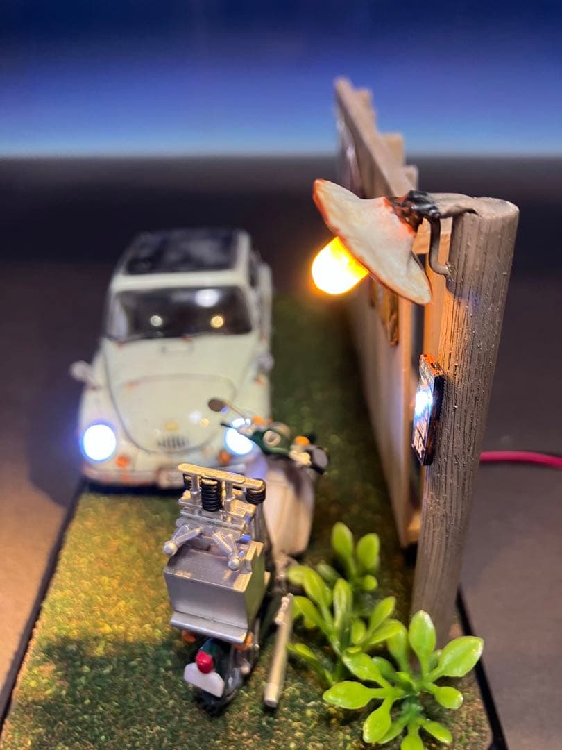 1/32 自作ジオラマ完成品 スバル360&カブ 昭和レトロな風景 LED照明