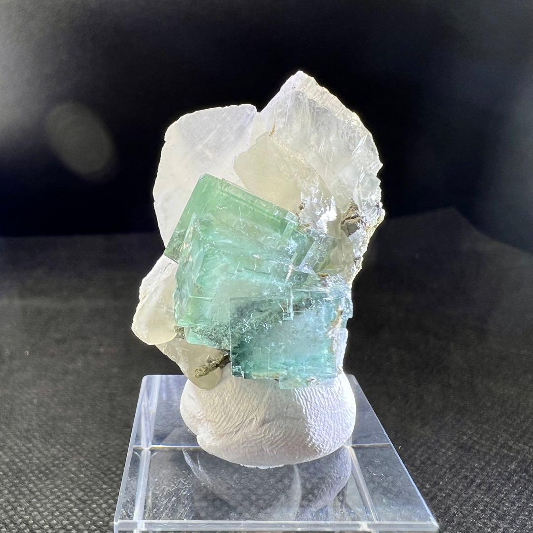 ヤオガンシャン産　カルサイト共生ブルーグリーンウィンドウフローライト