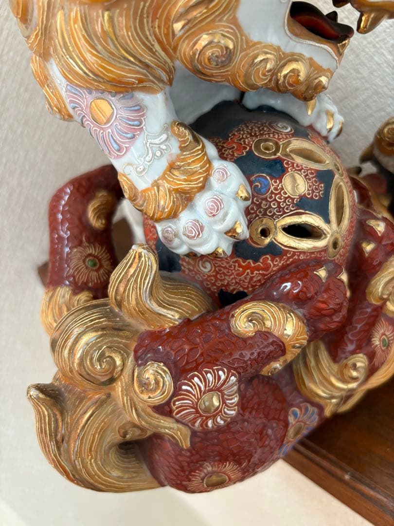 じゃれあい　玉乗り獅子　置物