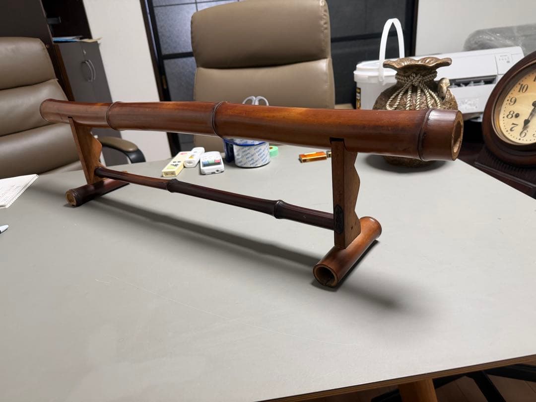 【中治作】竹製 刀掛け 一角 一本掛け 銘あり 煤竹調 伝統工芸 武具 時代道具