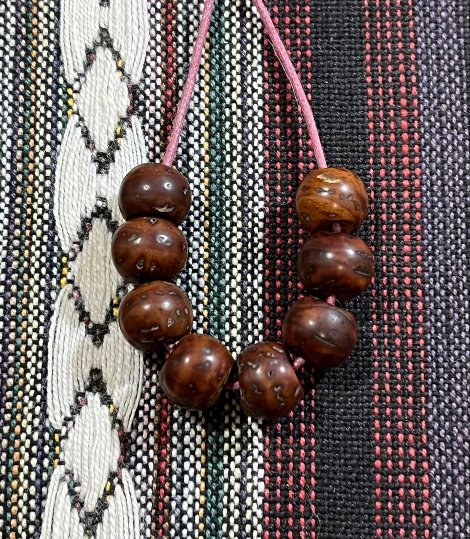 古い小粒の鳳眼菩提樹ビーズ　8個セット　骨董