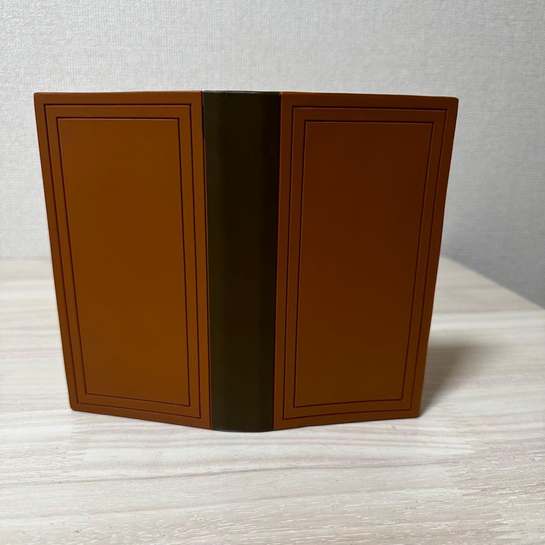 ミニチュアハリーポッター時計、限定版。ホグワーツへの旅をテーマにした装飾品。