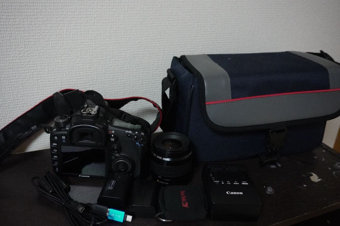 Canon 一眼レフカメラ EOS 7D 標準レンズ付き
