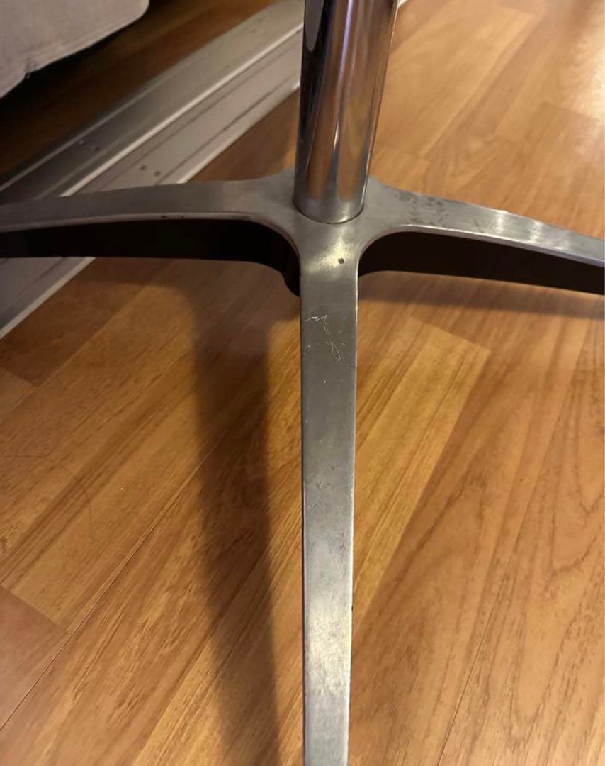 pacific furniture Service テーブル