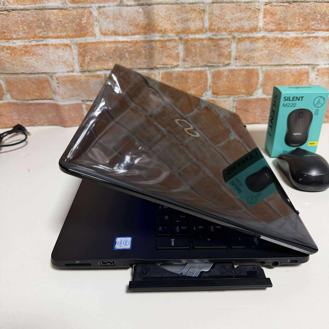 美品　富士通ノート PC SSD メモリ8GB Windows11 オフィス付き