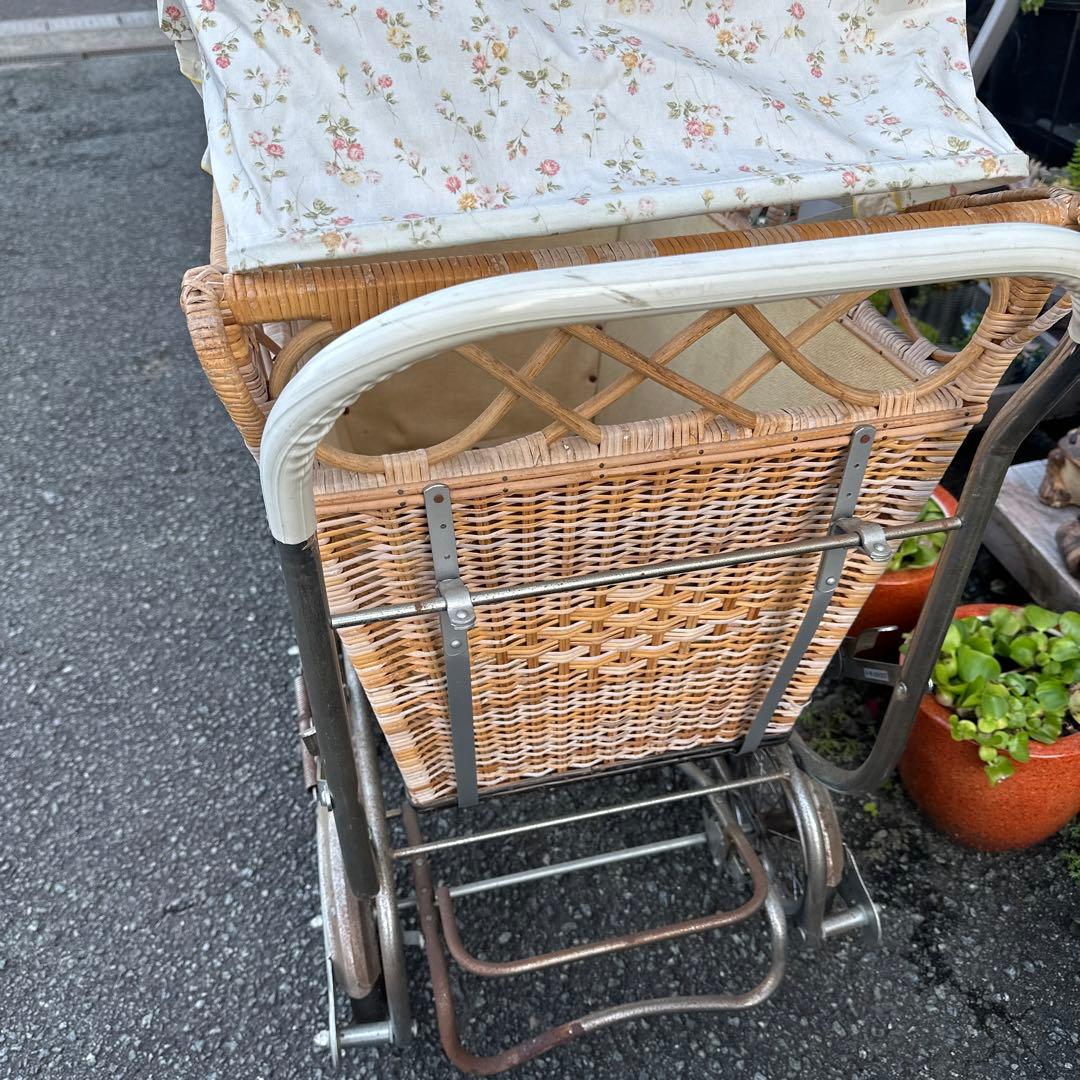 アンティーク　乳母車　とても可愛いホロ付き　ガーデンに！ペットに！