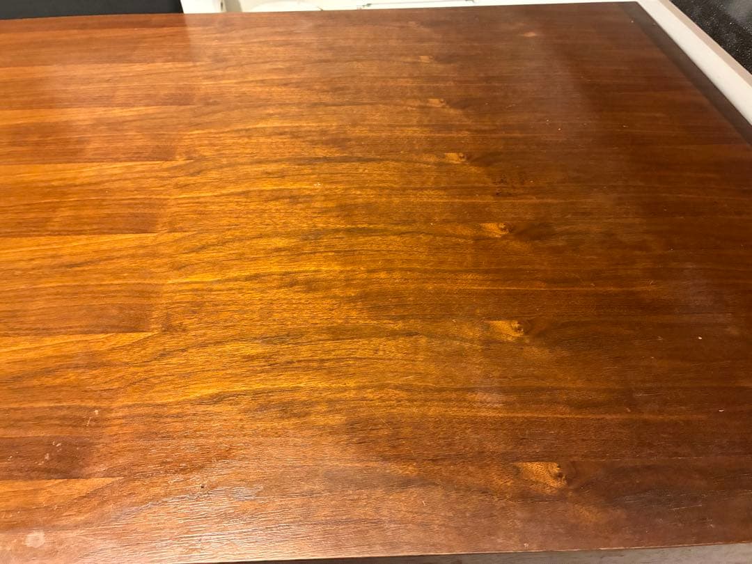 ブラウン木製ダイニングテーブル