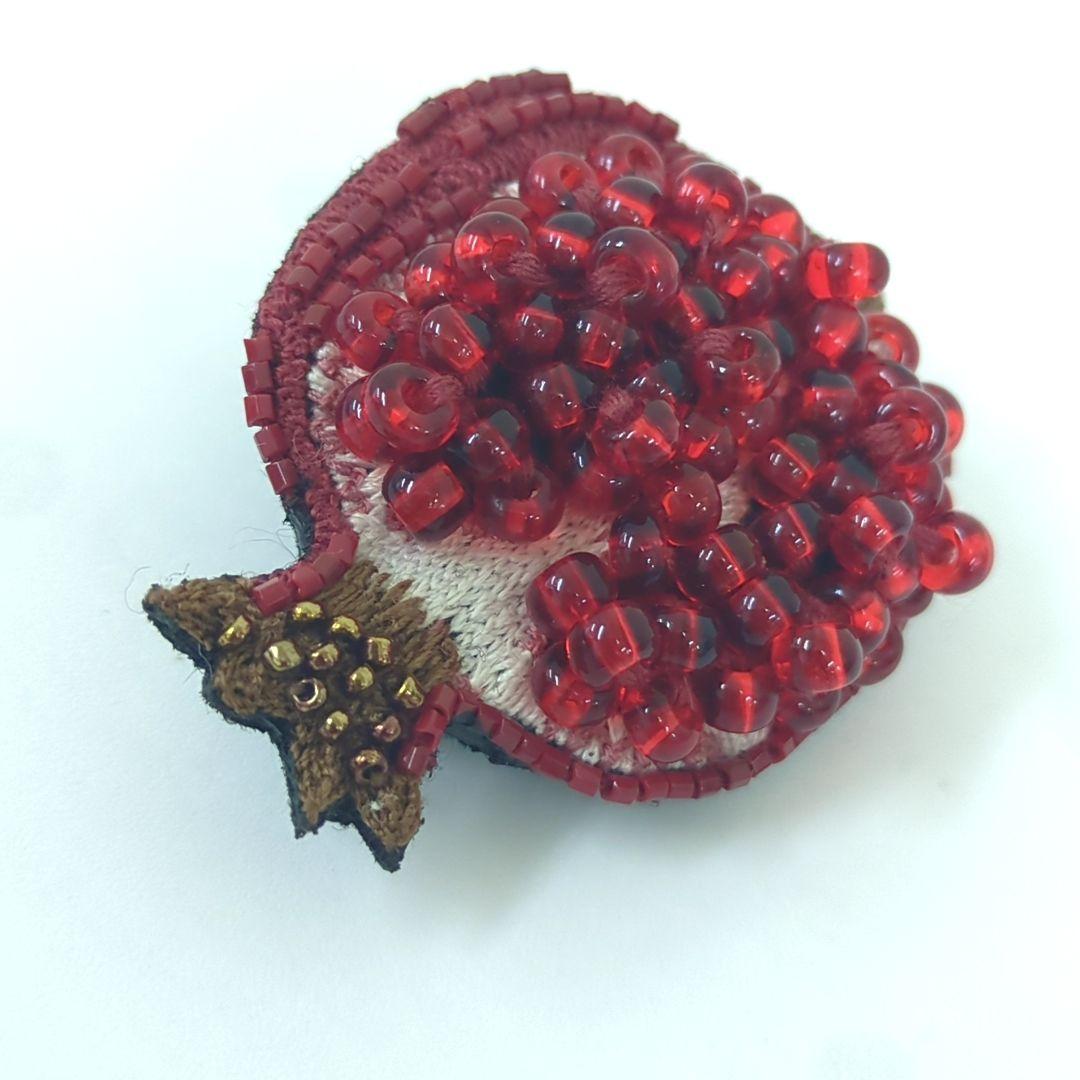 trovelore トロベローレ ブローチ ザクロ ビーズ レッド