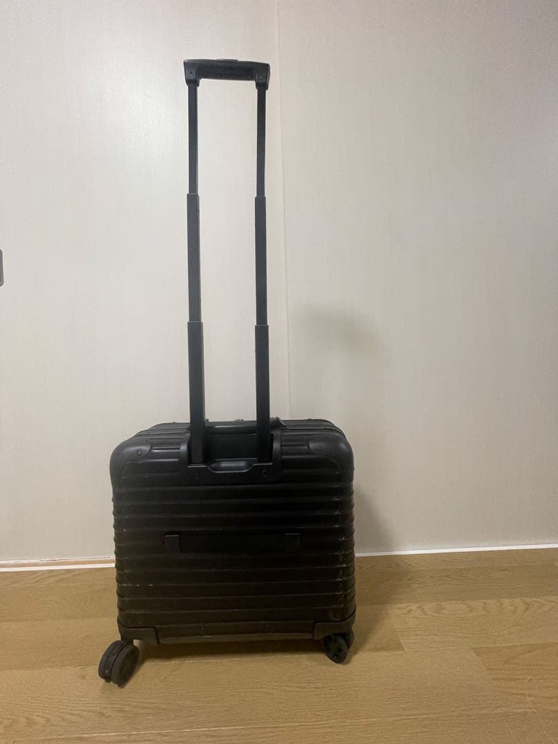 RIMOWA ブラック キャリーケース TSAロック付き