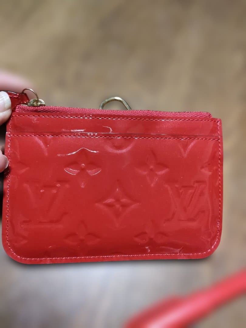 Louis Vuitton レッド ポシェットクレ　ヴェルニ