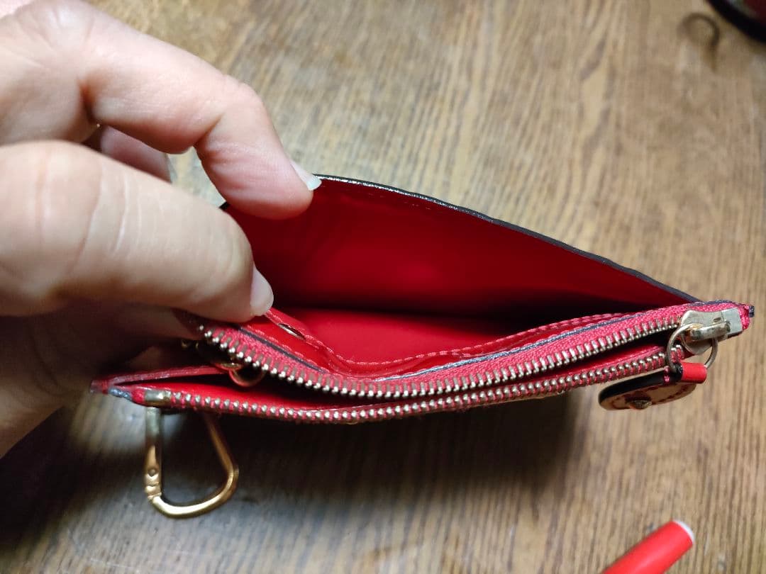 Louis Vuitton レッド ポシェットクレ　ヴェルニ