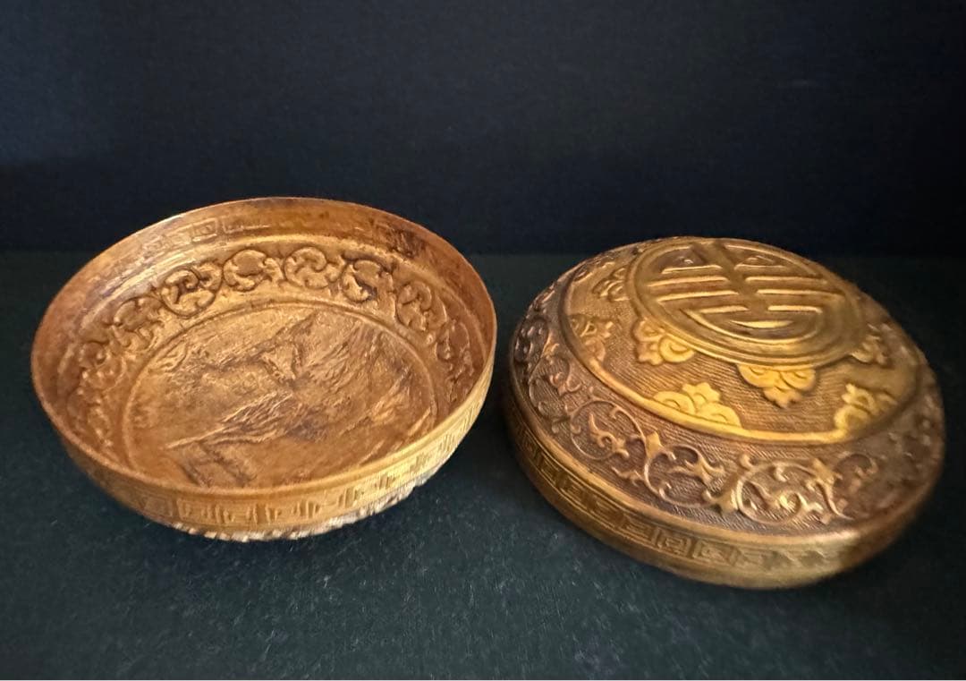 中国骨董　唐　金銅　人物寿紋彫り　香盒　宝石箱　茶道具　文房　置物(N-8)