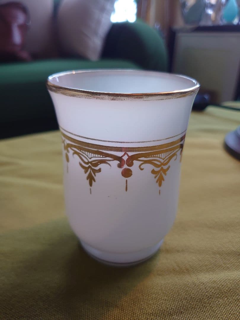 フランス19世紀　オパールガラス　ホワイト水差しカップ付き