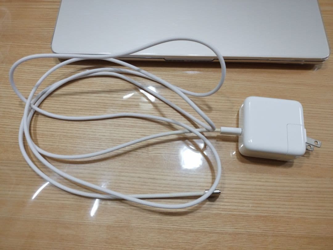 Apple MacBook Air 13.6型 M2チップ 充電器、箱付き