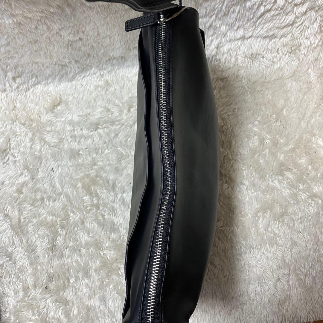 【なつ様】イアパピヨネ　ショルダーバッグ　新品未使用　クロスボディ