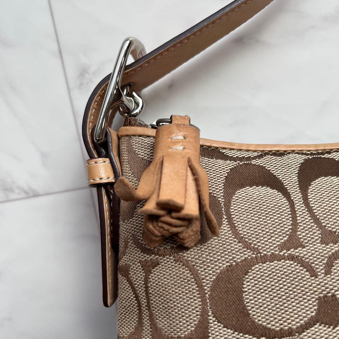 良品✨coach アクセサリーポーチ　ワンショルダーバッグ　シグネチャー 袋付き