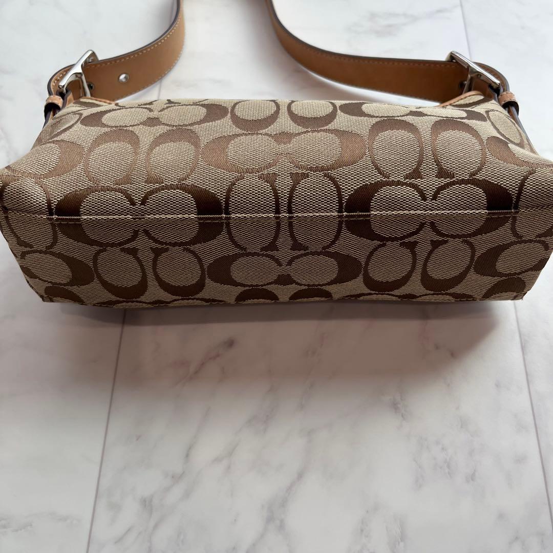 良品✨coach アクセサリーポーチ　ワンショルダーバッグ　シグネチャー 袋付き