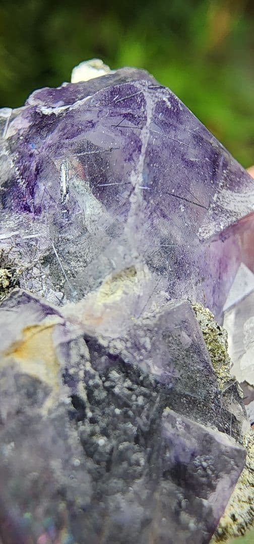 スティブナイトを含むフローライト