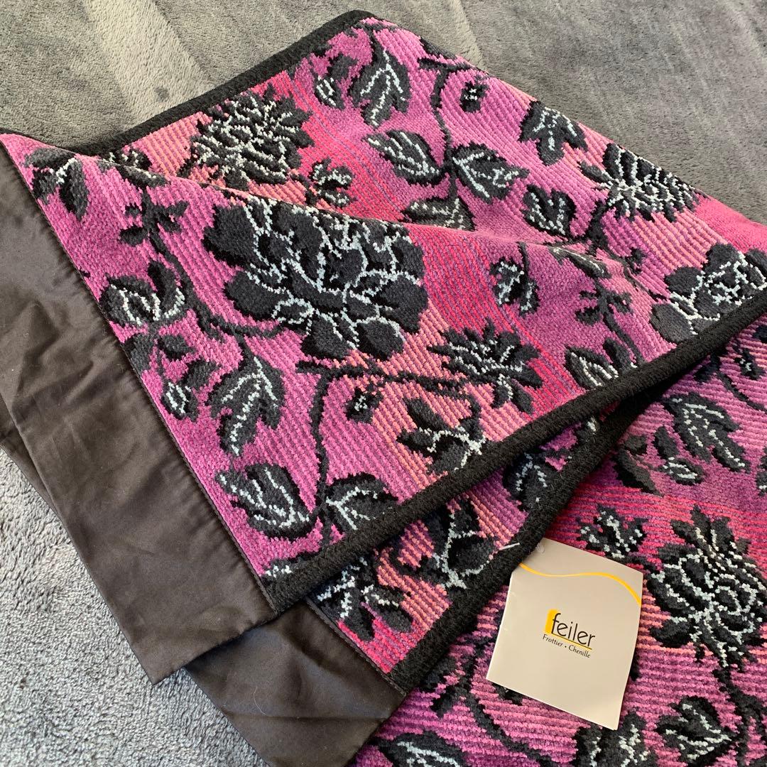 レア　キラキラ素敵なFEILERタオルマフラー　テーブル