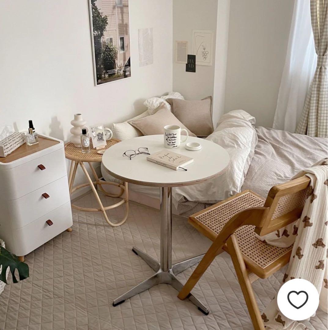 【プロファイル必読：） 4万円　円形ROOM& テーブル