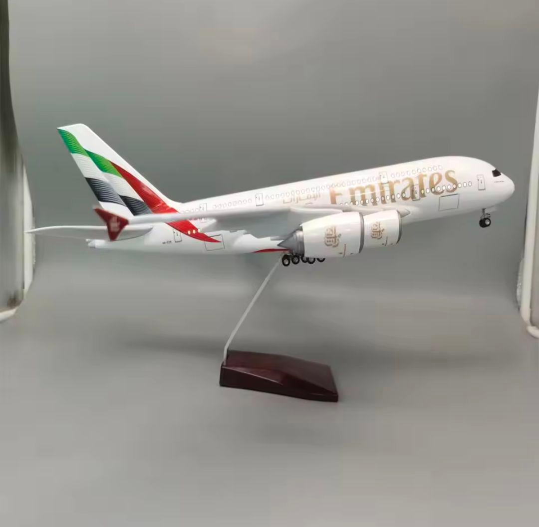 エミレーツ航空 A380 1:160スケール 46cm 飛行機模型