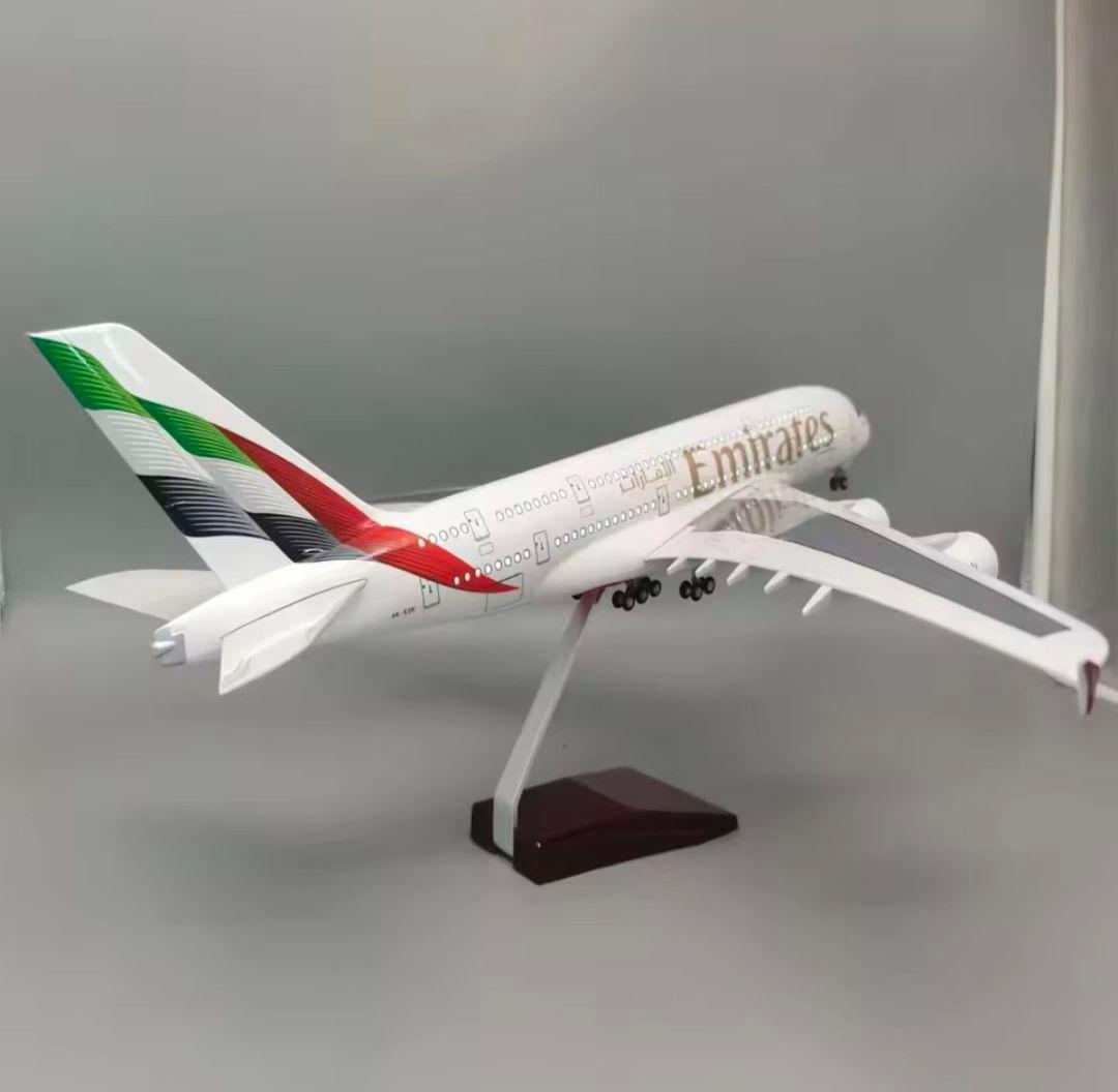 エミレーツ航空 A380 1:160スケール 46cm 飛行機模型