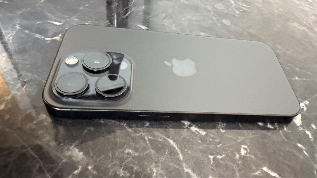 iPhone 15Pro 256GB ブラックチタニウム SIMフリー+ケース