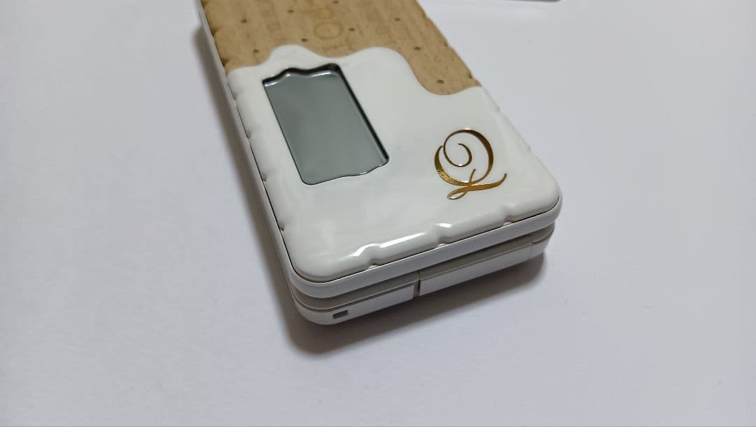 ドコモ　携帯電話　Q-POT SH04C ビスケット　ガラケー