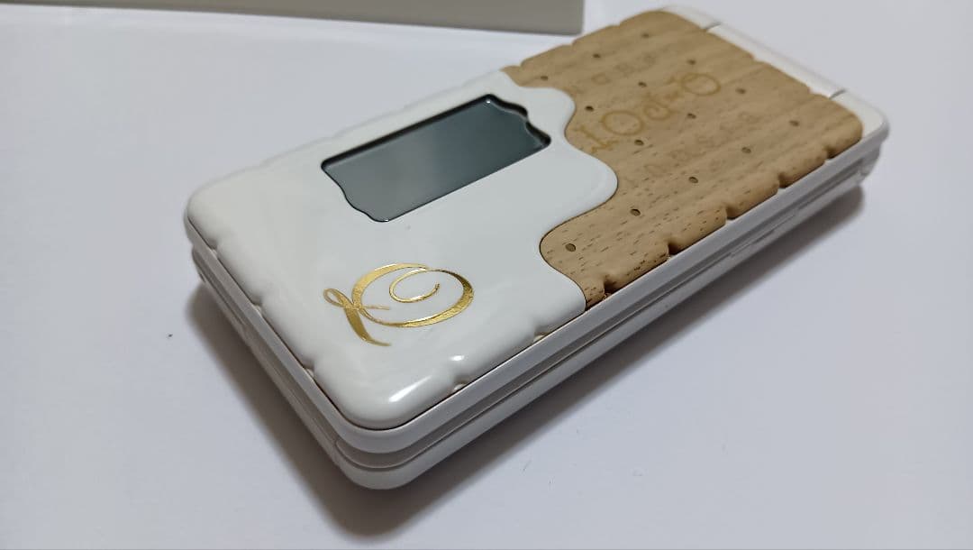 ドコモ　携帯電話　Q-POT SH04C ビスケット　ガラケー