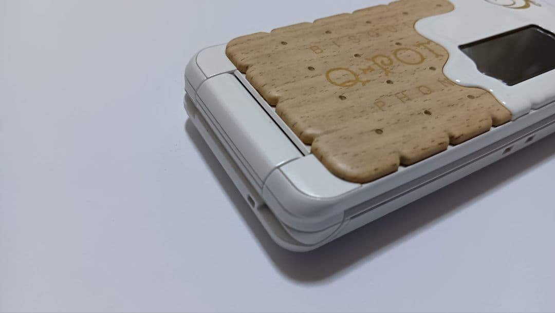 ドコモ　携帯電話　Q-POT SH04C ビスケット　ガラケー