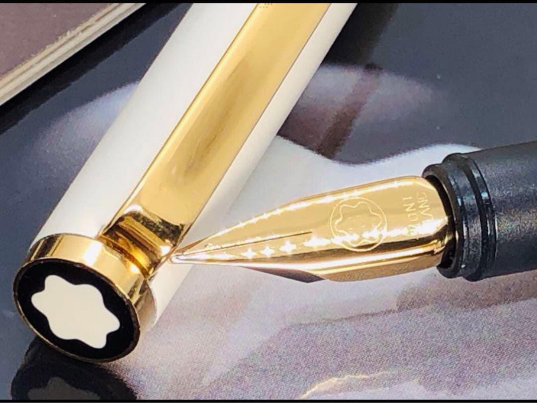 モンブラン　未使用に近い極美品レア純白ホワイトカラー軸SラインNo2118万年筆