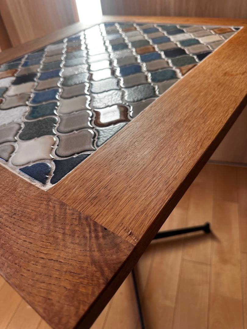 タイル模様 カフェ風テーブル
