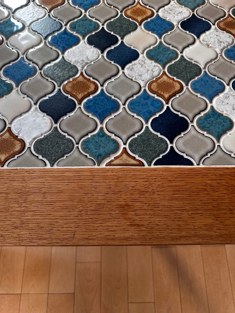 タイル模様 カフェ風テーブル