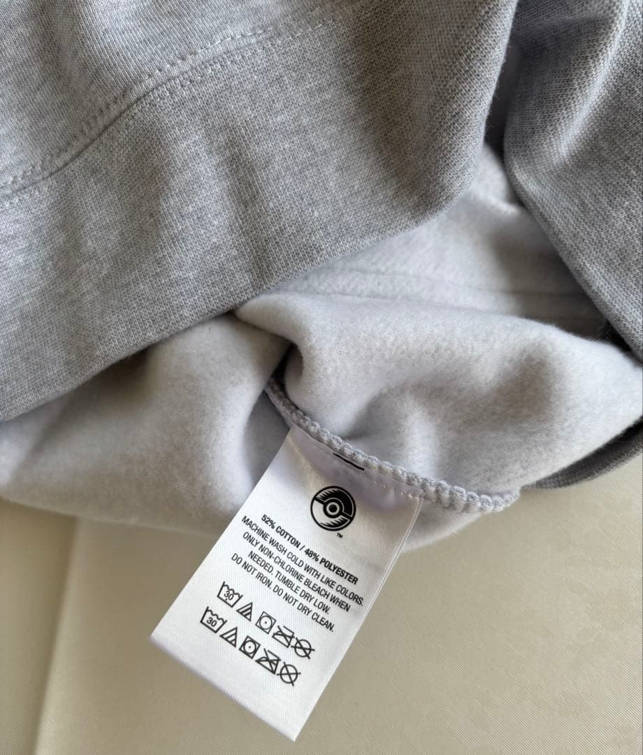 ポケモン海外 EUIC NAIC 2025 パーカー トレーナー　コダック　新品