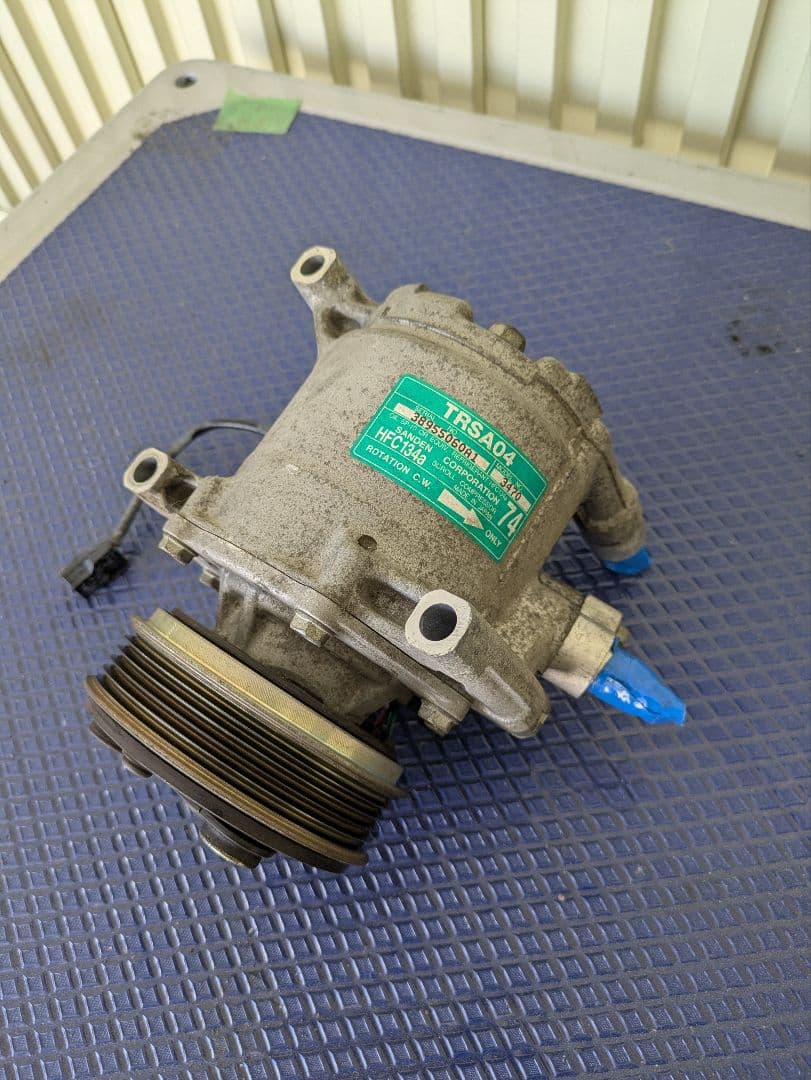 ホンダ ライフ エアコンコンプレッサー