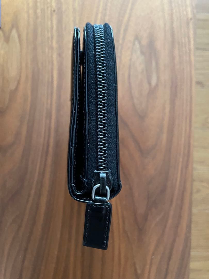 R*o様 PRADA ブラック パテントレザー 二つ折り財布