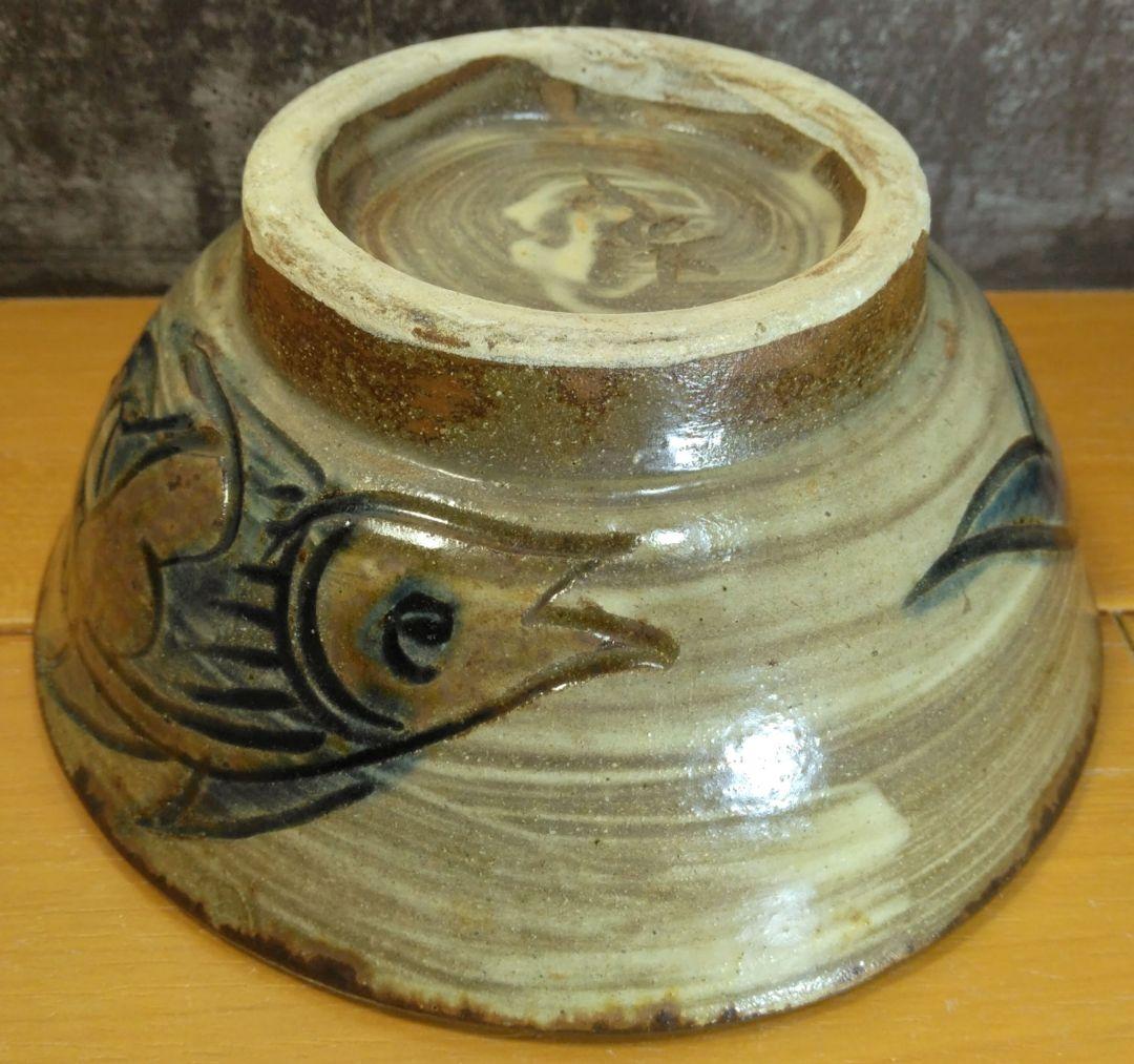 人間国宝 金城次郎 壷屋焼マカイ(刷毛目笑魚紋茶碗）栞 共箱 美品 壺屋焼 上作