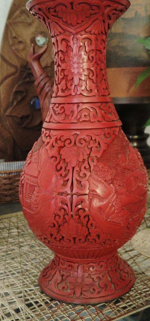 中国　剔紅　堆朱　内七宝　朱色赤花瓶　アンティーク　古美術品