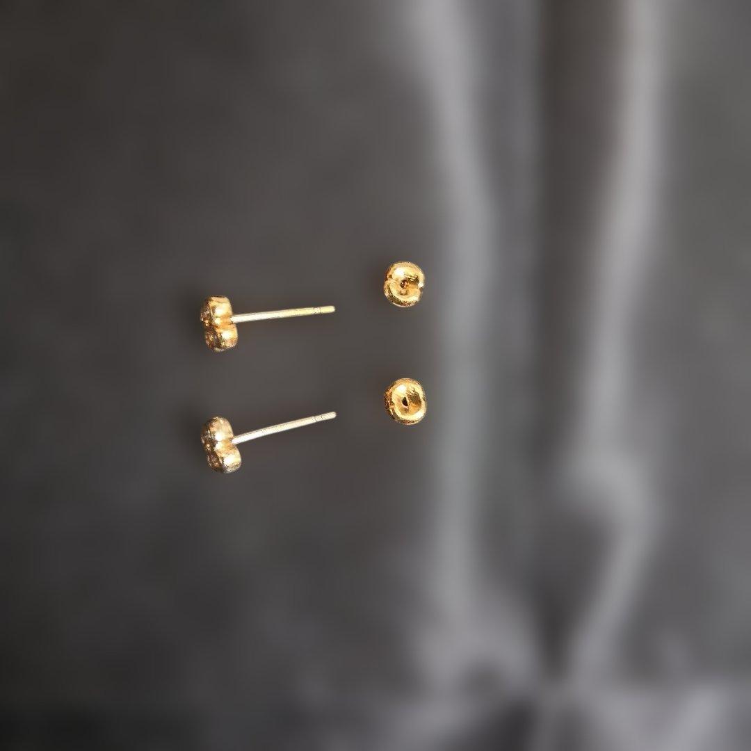 K18 & K18WG シンメトリー花形ダイアモンドスタッドピアス✨