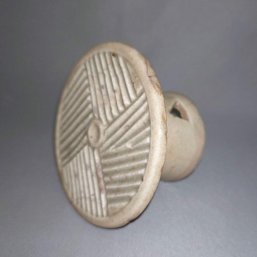 『李朝白磁櫛目紋餅型』　菓子型　トクサル　古陶磁器　朝鮮古美術　蓋置　墨床　民芸