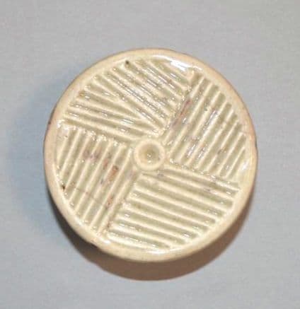 『李朝白磁櫛目紋餅型』　菓子型　トクサル　古陶磁器　朝鮮古美術　蓋置　墨床　民芸